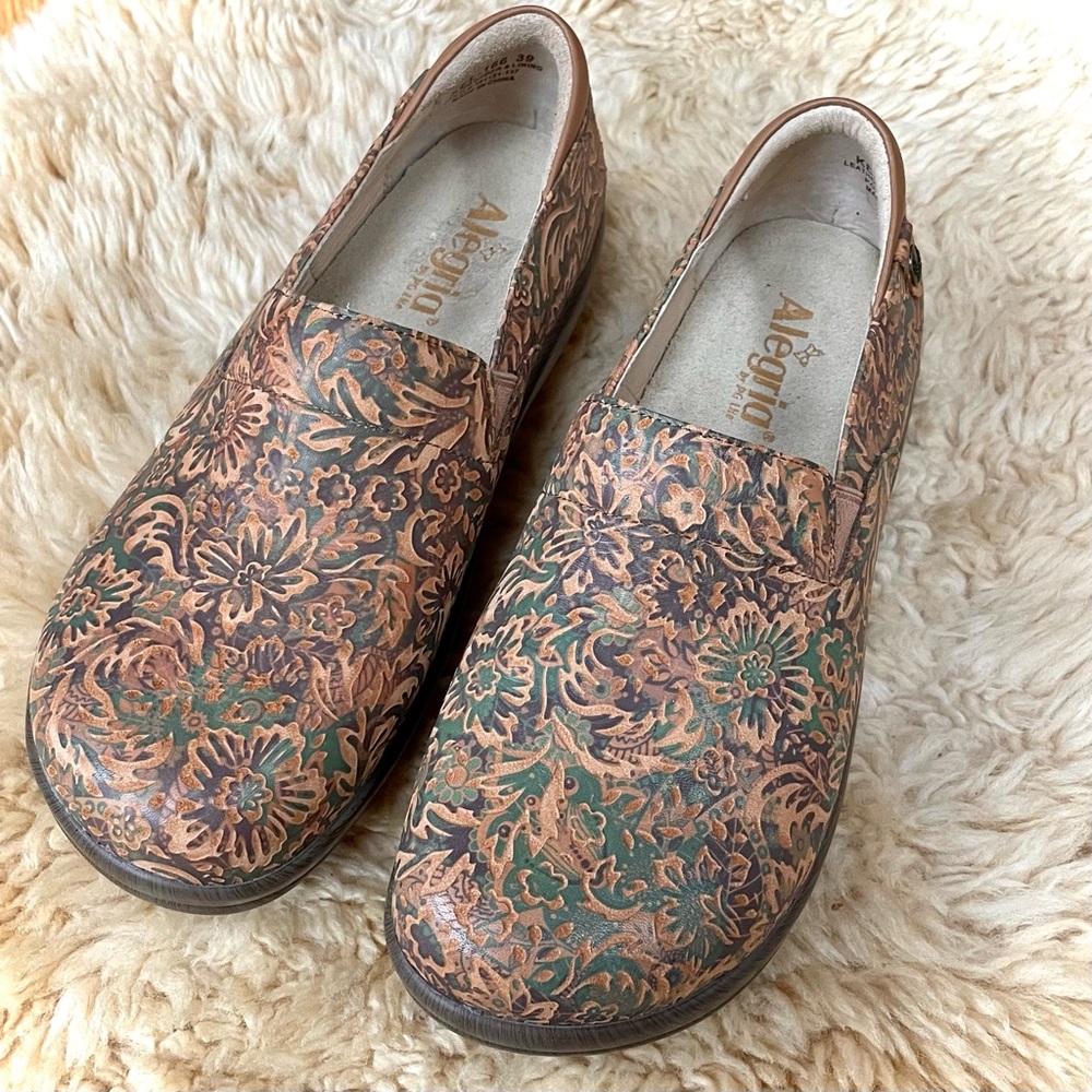 Alegria leather clogs
